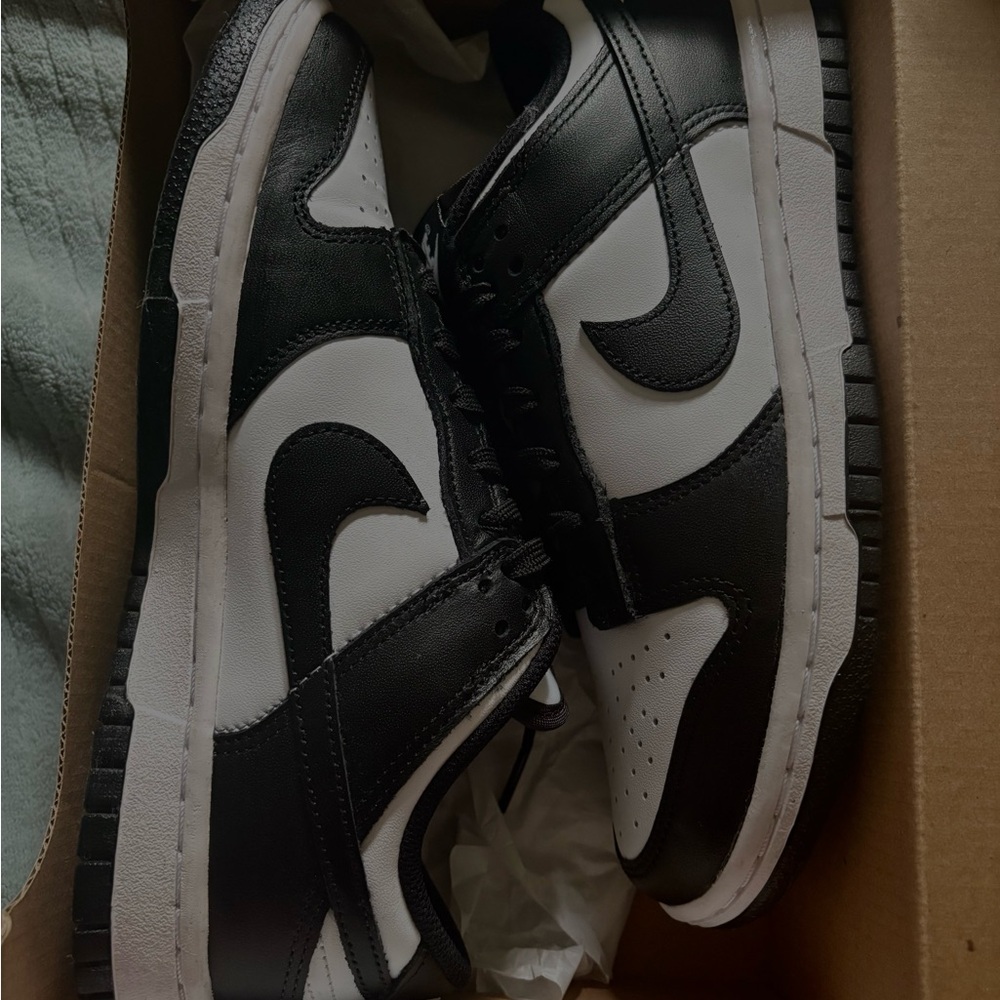 Nike Women's Black and White Sneakers